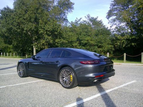 Used 2018 Porsche Panamera 4 image 34