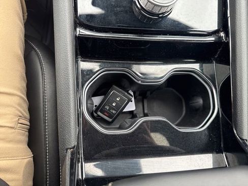 Used 2023 Jeep Grand Cherokee L Laredo image 29