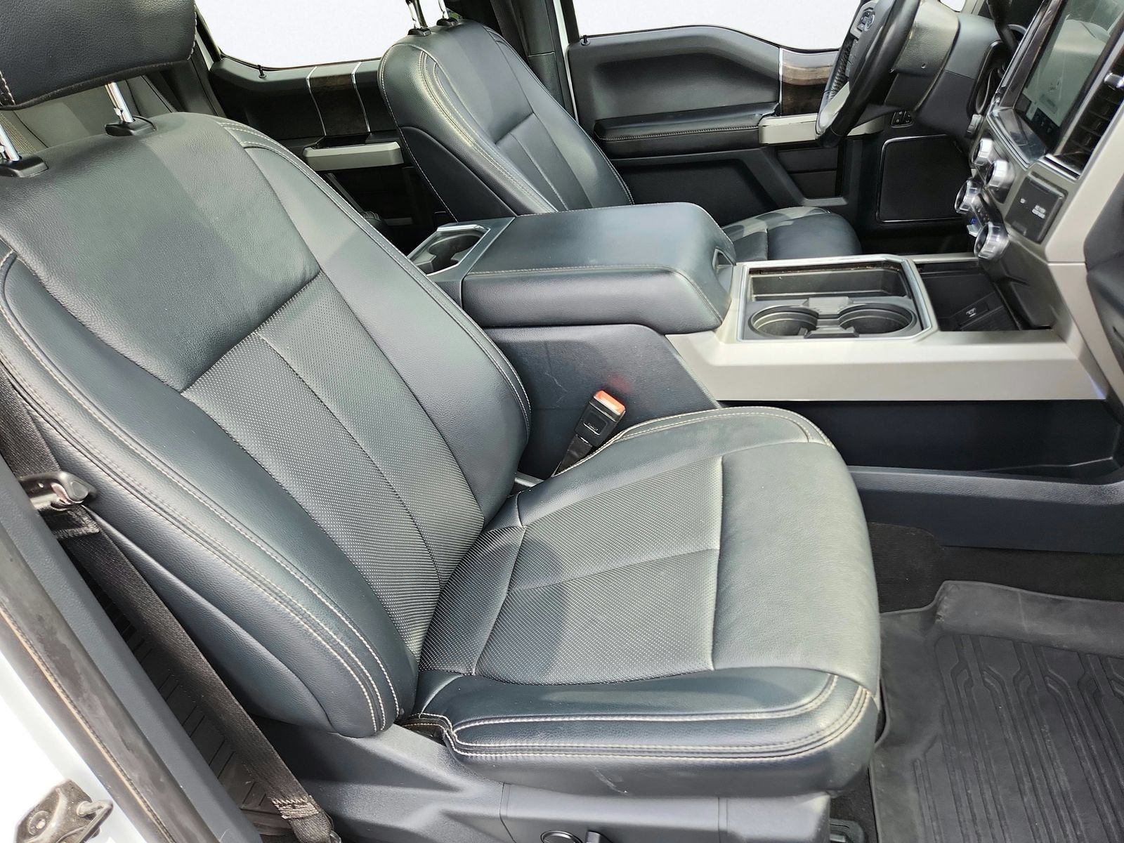 Used 2022 Ford F250 Lariat w/ Lariat Ultimate Package AWD/4WD image 28