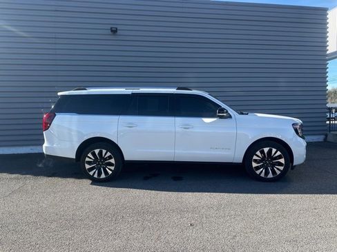 Used 2025 Ford Expedition Max Platinum w/ Driver's Package image 2