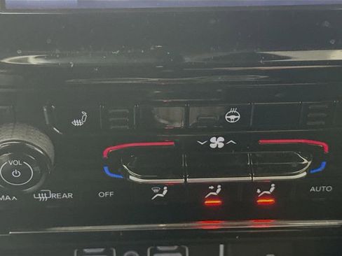 Used 2024 Jeep Grand Cherokee L Altitude image 19