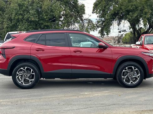 New 2026 Chevrolet Trax LT w/ Sunroof Package image 3