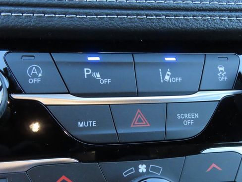 New 2026 Chrysler Pacifica Select image 11