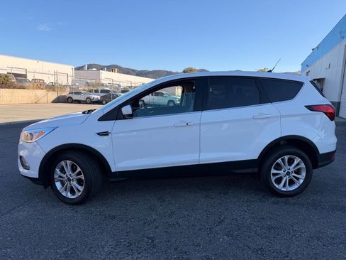 Used 2019 Ford Escape SE FWD image 14