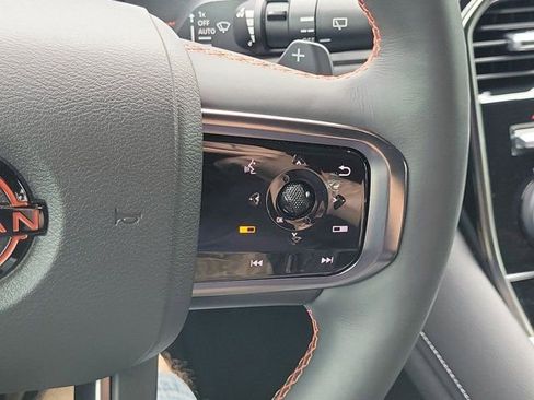 Used 2025 Nissan Armada PRO-4X w/ Pro-4X Premium Package AWD/4WD image 33
