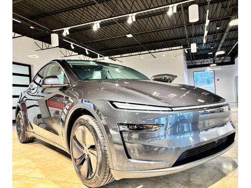 Used 2026 Tesla Model Y Long Range image 6