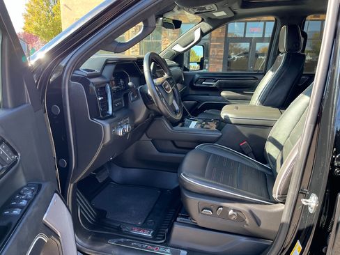 Used 2025 GMC Sierra 2500 AT4X image 4
