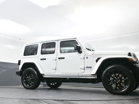 Used 2025 Jeep Wrangler Unlimited Sahara w/ Safety Group AWD/4WD image 51