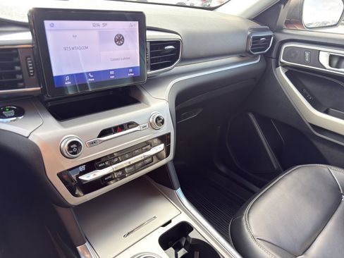 Used 2021 Ford Explorer XLT w/ Equipment Group 202A image 22