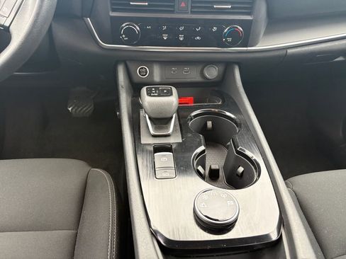 Used 2023 Nissan Rogue S image 11