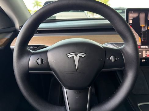 Used 2024 Tesla Model Y Long Range AWD/4WD image 24