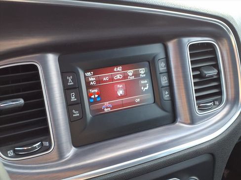 Used 2017 Dodge Charger SE image 7