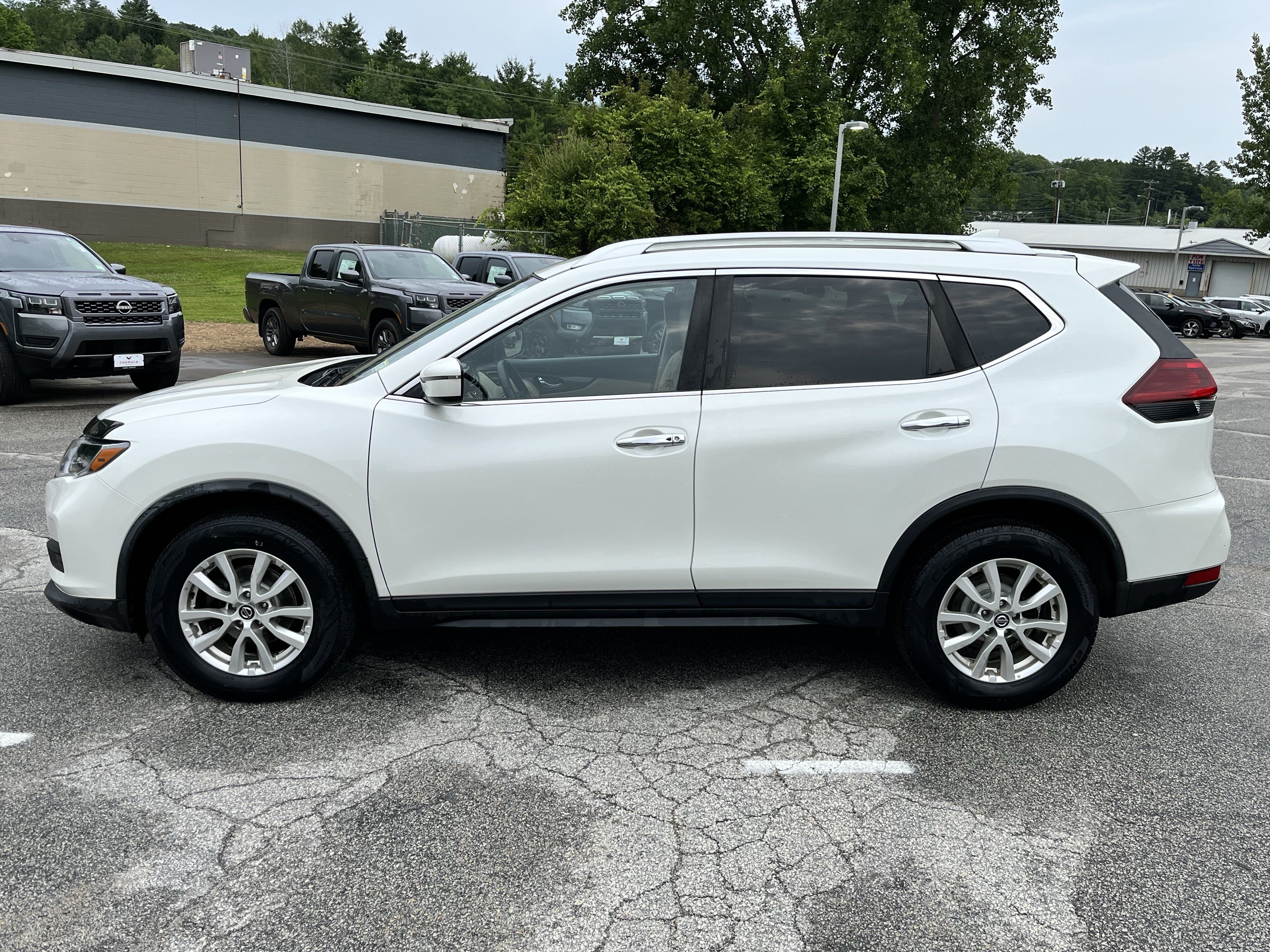 Used 2019 Nissan Rogue SV AWD/4WD image 5