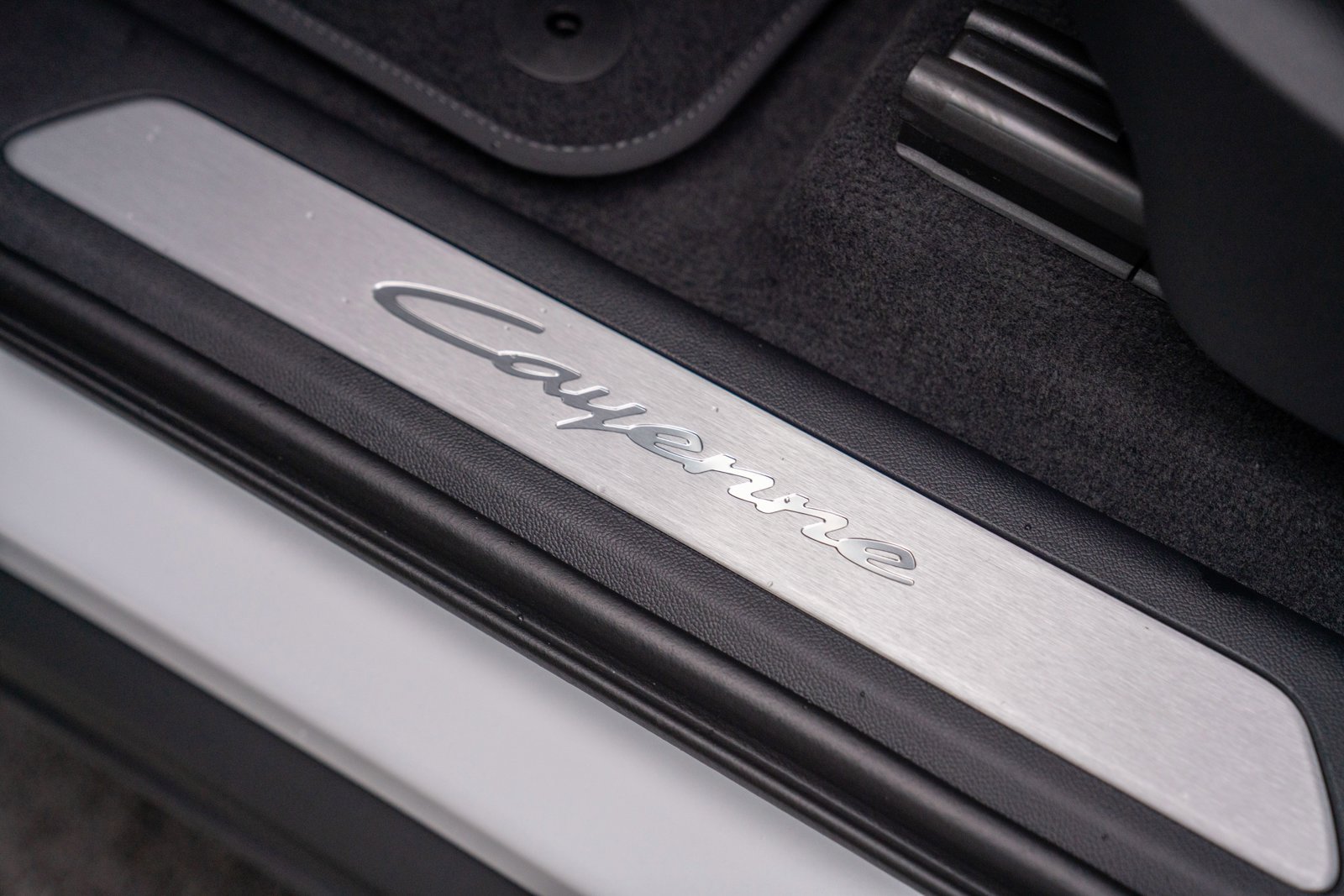 Certified 2026 Porsche Cayenne AWD/4WD image 12