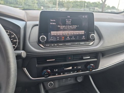 Used 2023 Nissan Rogue SV FWD image 18