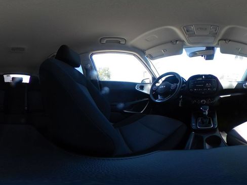 Used 2025 Kia Soul LX w/ LX Technology Package FWD image 40