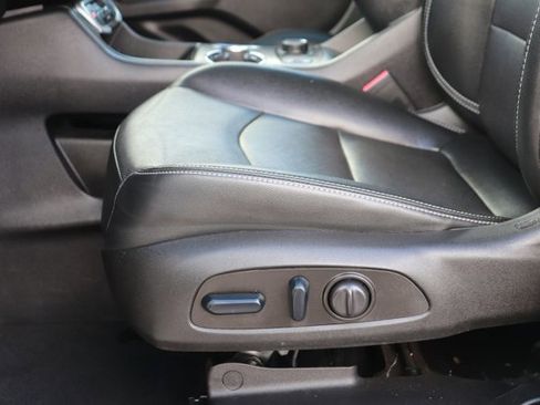 Used 2023 GMC Terrain SLT image 9