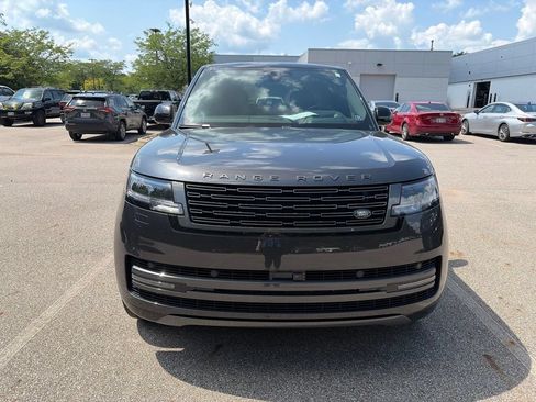Used 2024 Land Rover Range Rover SE AWD/4WD image 2