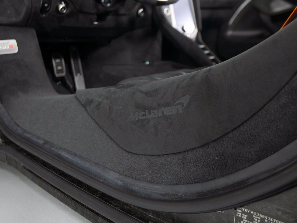 Used 2024 McLaren 750S Spider RWD image 16