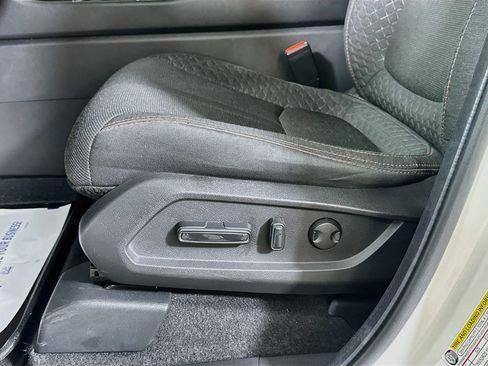 Used 2025 Honda Pilot Sport image 18
