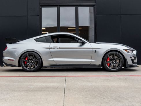 Used 2020 Ford Mustang Shelby GT500 w/ Carbon Fiber Track Pack RWD image 10