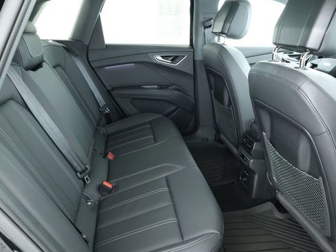 Used 2025 Audi Q4 e-tron Premium image 23