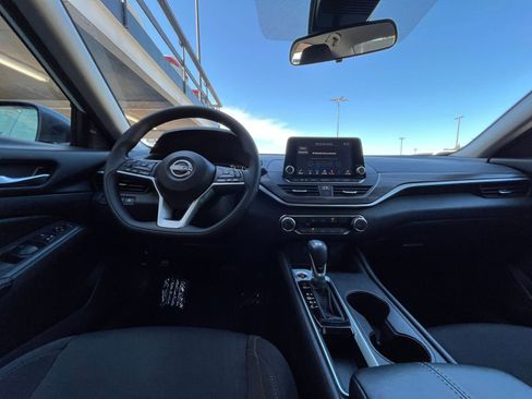 Used 2025 Nissan Altima 2.5 SV FWD image 34
