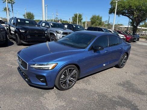Used 2020 Volvo S60 T5 R-Design image 1