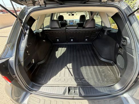 Used 2018 Subaru Outback 3.6R Limited AWD/4WD image 11