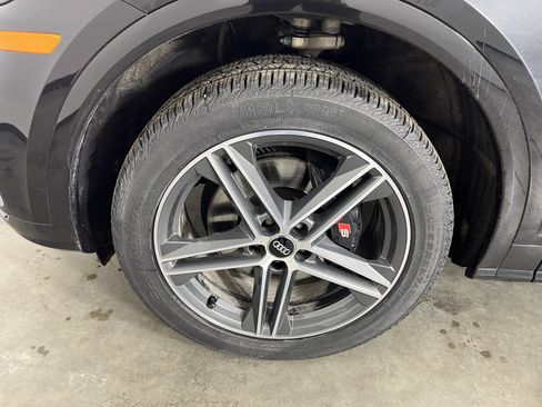 Used 2018 Audi SQ5 Premium Plus w/ Navigation Package image 25