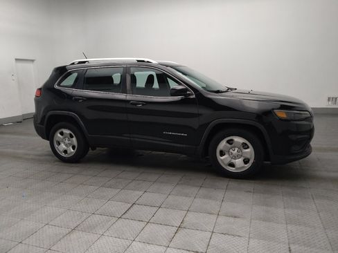 Used 2019 Jeep Cherokee Latitude w/ Cold Weather Group FWD image 11