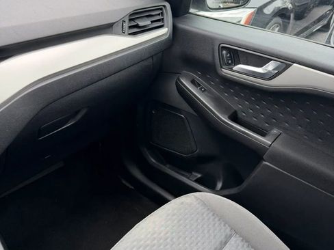 Used 2020 Ford Escape SE image 25