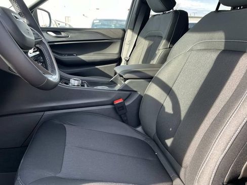 New 2025 Jeep Grand Cherokee L Laredo image 23