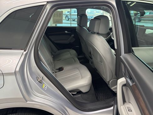 Used 2023 Audi Q5 2.0T Premium w/ Convenience Package image 13