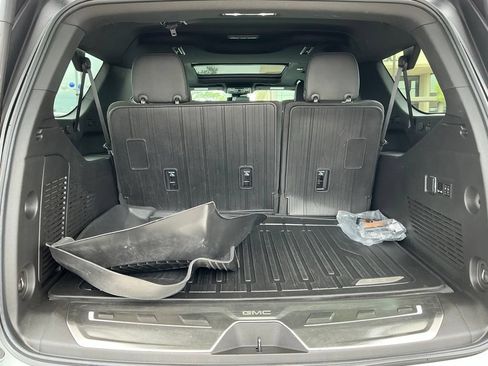 Used 2023 GMC Yukon XL AT4 w/ AT4 Premium Plus Package AWD/4WD image 19