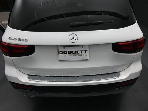 Used 2023 Mercedes-Benz GLB 250 w/ Premium Package image 12