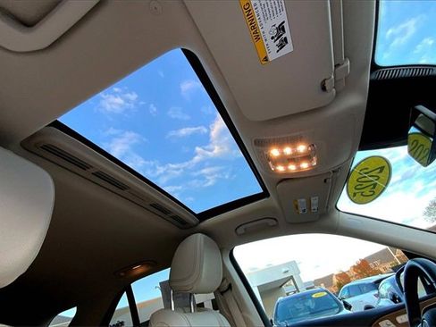 Used 2025 Mercedes-Benz GLE 350 4MATIC image 11