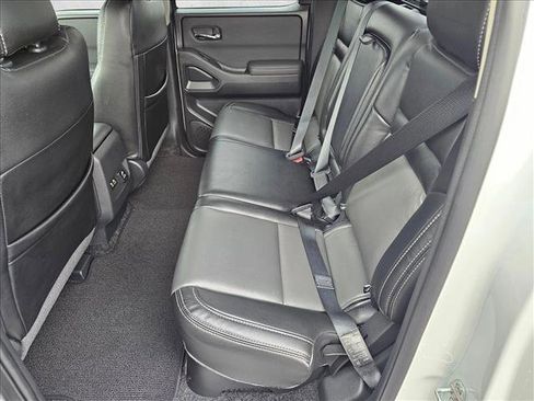 Used 2022 Nissan Frontier SV image 11