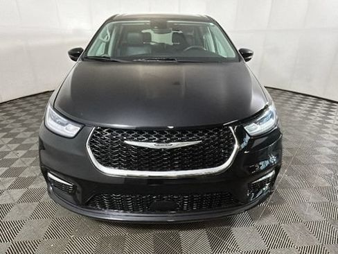 Used 2024 Chrysler Pacifica Touring-L FWD image 7