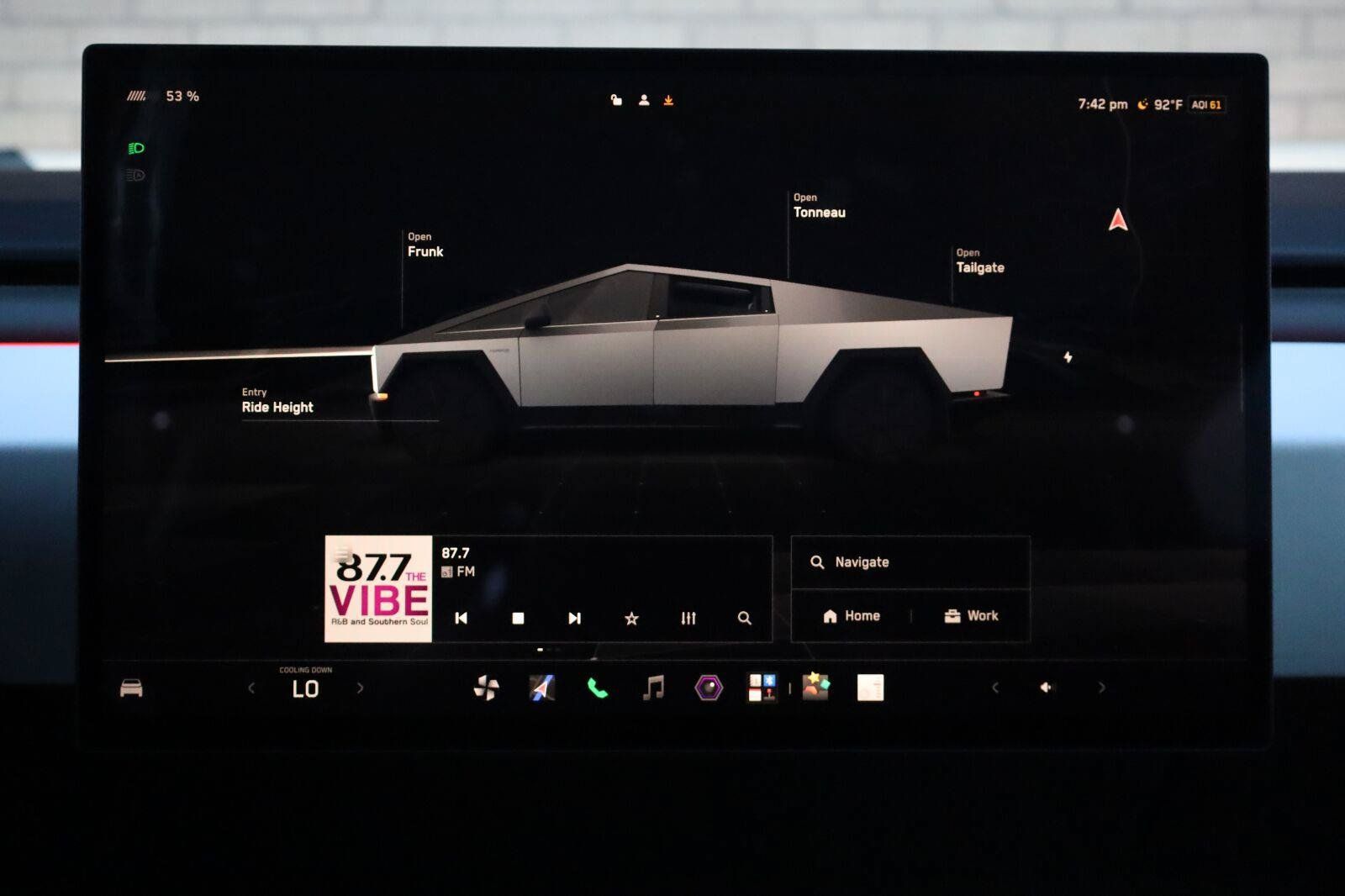 Used 2024 Tesla Cybertruck AWD Crew Cab image 39