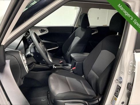 Used 2025 Kia Soul LX FWD image 30