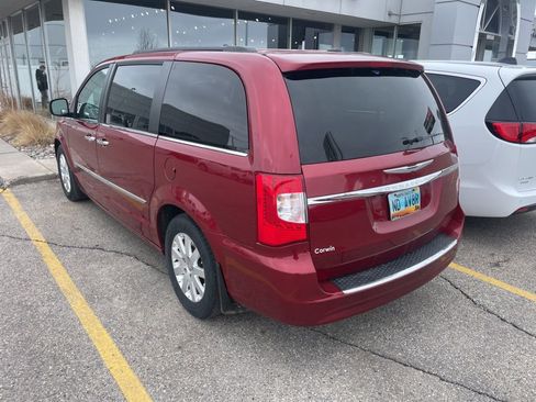 Used 2016 Chrysler Town & Country Touring w/ Driver Convenience Group image 4