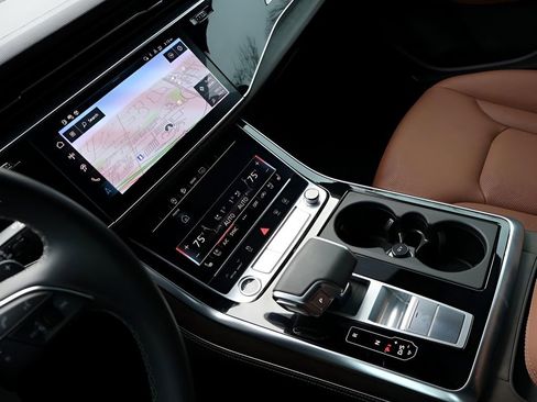 Used 2025 Audi Q8 Premium Plus image 22
