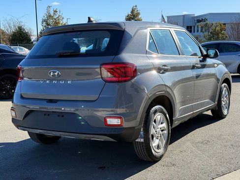 Used 2021 Hyundai Venue SE image 7