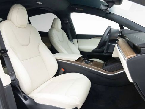 Used 2023 Tesla Model X AWD/4WD image 4