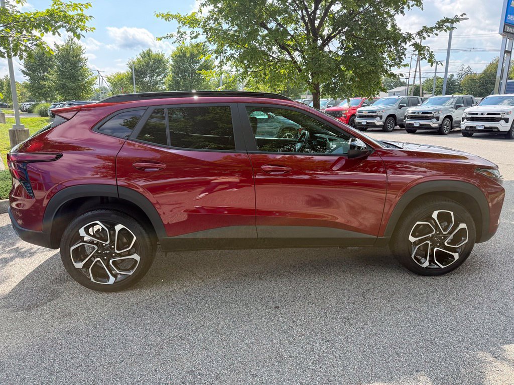Used 2025 Chevrolet Trax RS w/ Driver Confidence Package FWD image 6