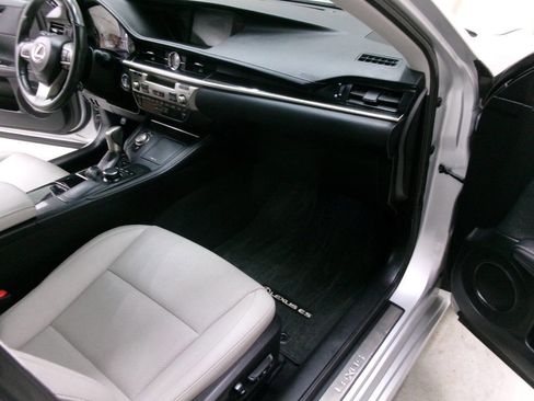 Used 2017 Lexus ES 350 Base 4dr Sedan image 26
