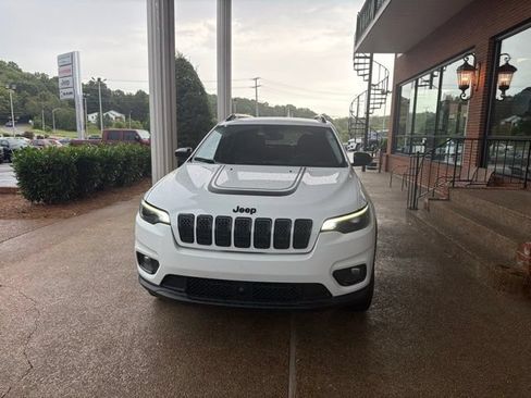 Used 2022 Jeep Cherokee Latitude AWD/4WD image 3