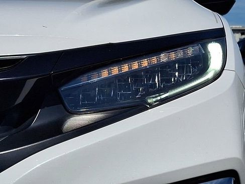 Used 2019 Honda Civic Touring image 9