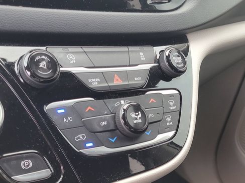 Certified 2017 Chrysler Pacifica Touring Plus w/ Security Group FWD image 26